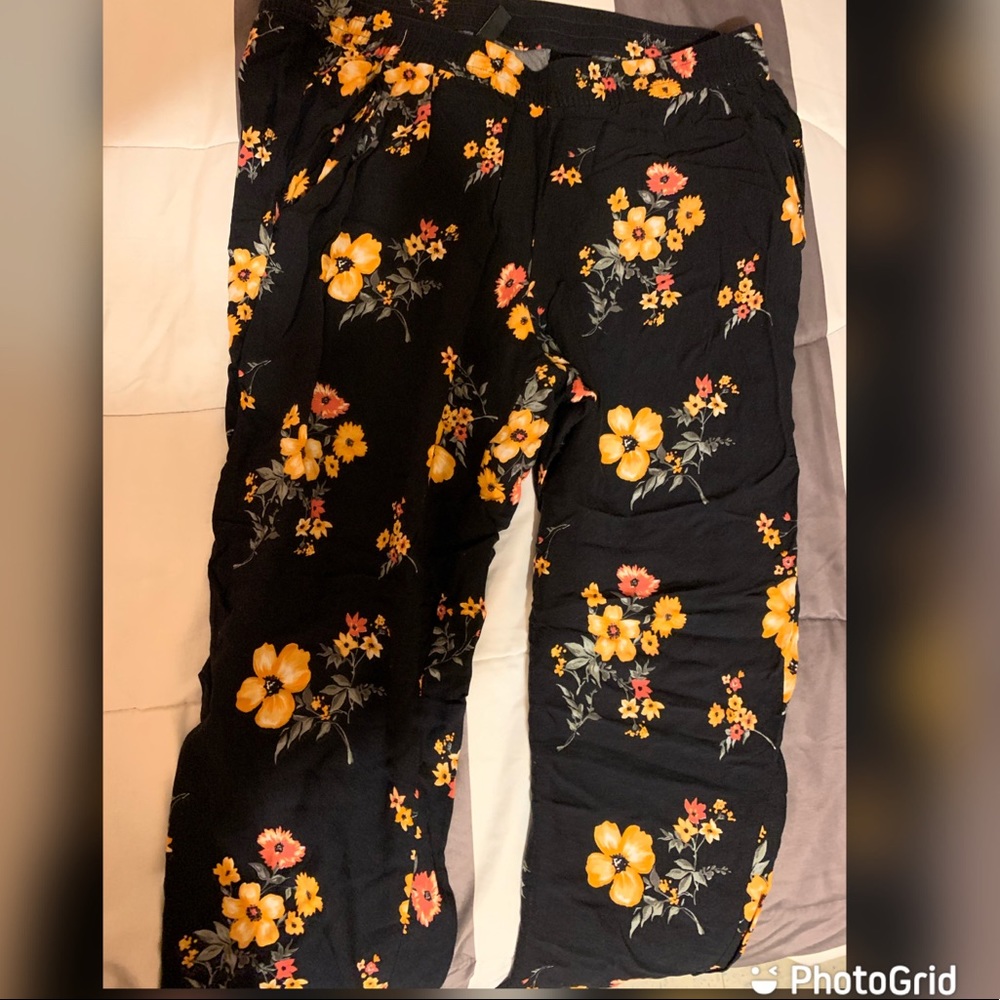 Never worn H&M flowy pants